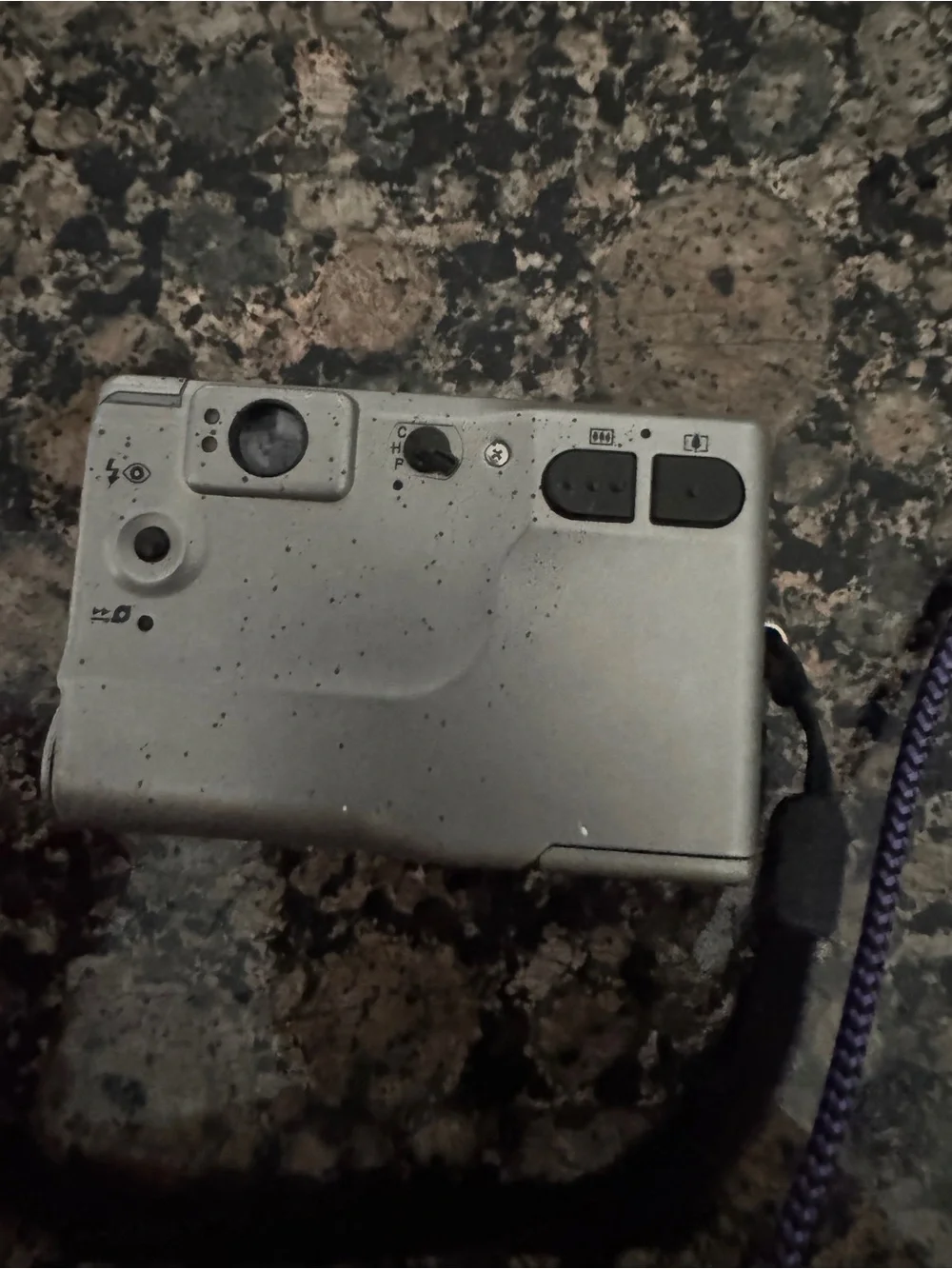 Canon ELPH Compact Camera in Silver with Black Lens